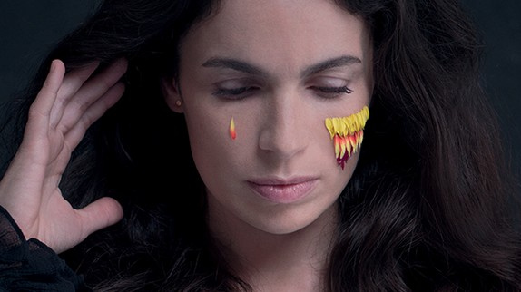 Yael Naim enchaîne avec "Trapped"