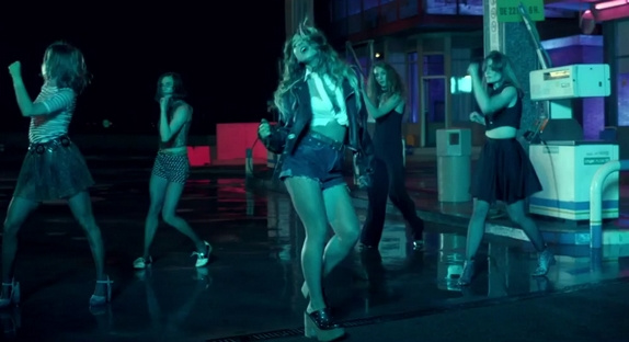 Foxes revient avec "Body Talk" : le clip
