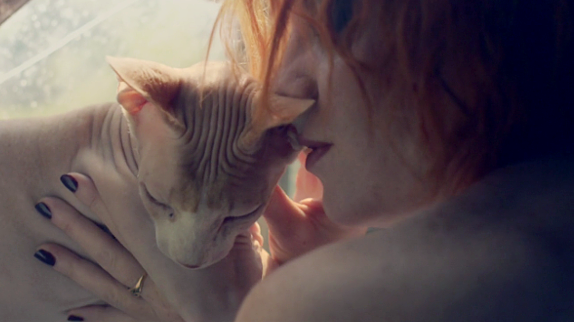 Emji est "Lost" : le clip !