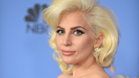 Oscars : Lady Gaga, émue, réagit à sa nomination