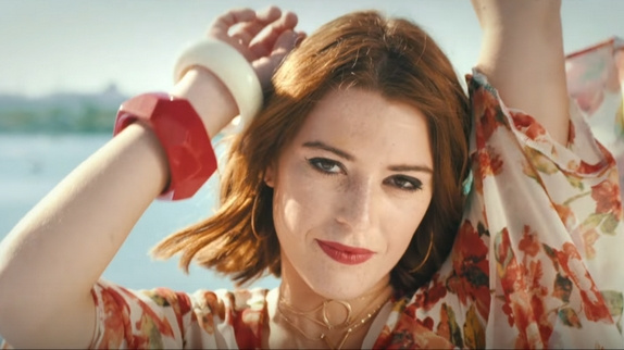 Luna s'éclate à Miami dans le clip "Run this Town"