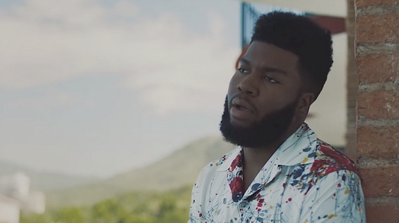Khalid chante le coeur brisé sur "Saved"