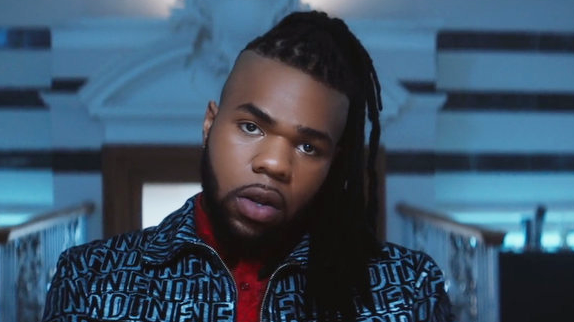 MNEK revient en force avec "Tongue"