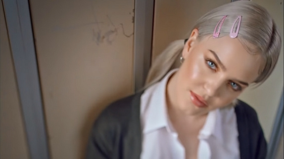 Anne-Marie : retour vers le futur avec "2002" !