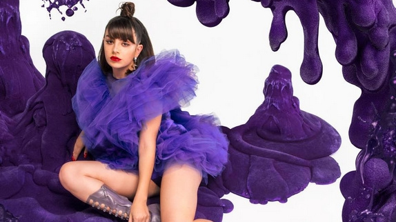 Charli XCX publie deux nouveaux titres