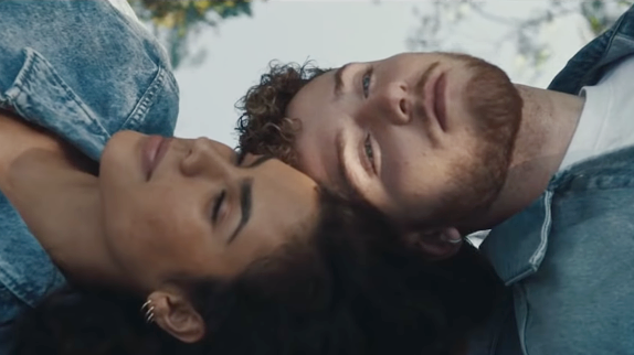 Bazzi dévoile "Caught In The Fire" et "Paradise"