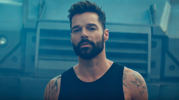 Ricky Martin touche dans son nouveau clip
