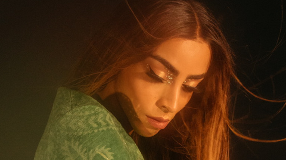 Bilal Hassani se livre sur "Papa Maman"