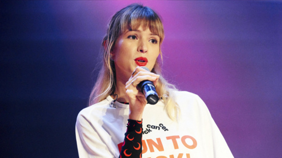 Angèle lance une tombola contre le cancer