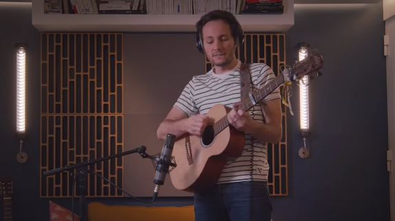 Vianney chante "Beau-papa" en acoustique