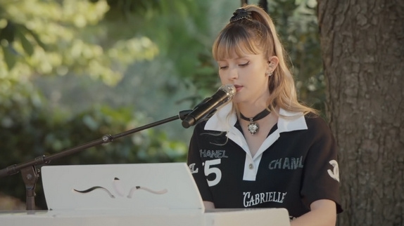 Angèle reprend Britney Spears