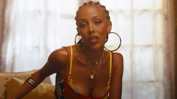 Doja Cat à "Vegas" pour Elvis Presley : le clip hot