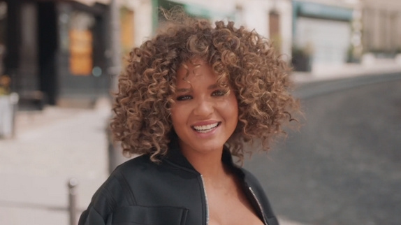 Star Ac : Léa se lance avec le clip "Plus fort"
