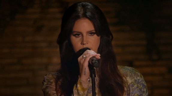 Lana Del Rey brille sur "Unchained Melody"