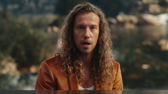 Julien Doré reprend Mylène Farmer : le clip !