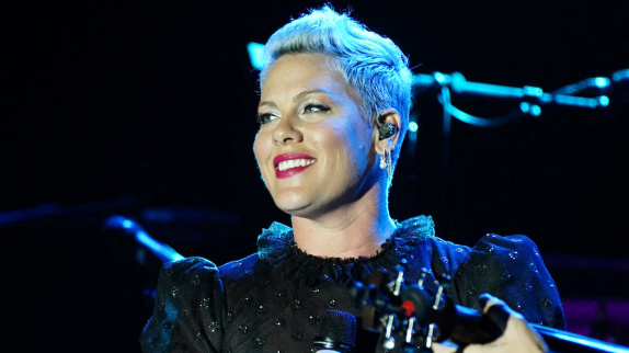 Pink entre dans l'histoire avec sa tournée