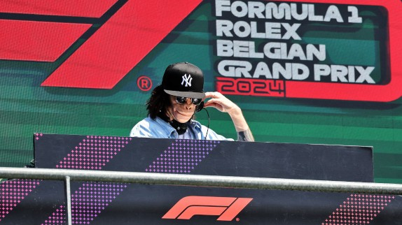 "J'assume" : ce célèbre DJ utilise une doublure
