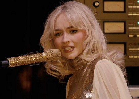 Sabrina Carpenter s'excuse après Coachella