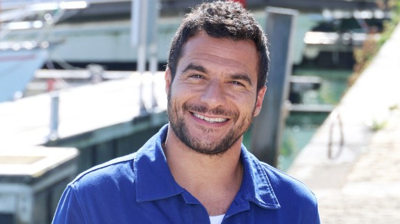 Amir romantique sur "À l'imparfaite"