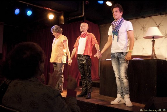 "Chantons dans le placard" : chronique