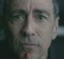 Alain Chamfort : le clip de "Souris puisque c'est grave" avec Inna Modja