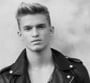 Cody Simpson change de style sur "Surfboard"