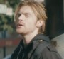 Finneas en braqueur dans son nouveau clip