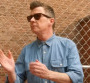 Rick Astley recrée son clip culte pour une pub