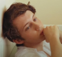 Troye Sivan mélancolique dans "Rager teenager"