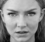 Astrid S en mode Bonnie and Clyde