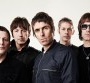 Beady Eye : Liam Gallagher s'entoure de femmes dénudées dans "Shine A Light"