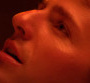Charlie Puth livre le clip sensuel de l'inédit "Lipstick"