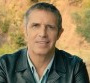 Clip "Sous mon arbre" : Julien Clerc fait le bilan de sa vie et partage une vie...