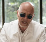 Pascal Obispo veut encore croire en l'amour dans "Comment s'aimer", son nouveau...