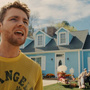 Alex Warren vit un "Fever Dream" dans son clip