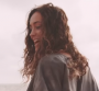 Clip "Waterman" : la surfeuse Justine Mauvin se lance dans le grand bain