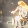 Louane recadre un agent de sécurité en plein concert