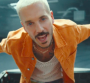 M. Pokora amoureux fou dans le clip festif "Parce que c'est toi"