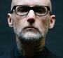 Moby dénonce la maltraitance animale dans le clip choc "Rescue Me"