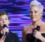 Pink chante "What About Us" avec sa fille
