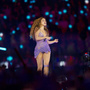 Shakira chute en plein concert