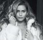 Clara Morgane tombe le haut et reprend "Comme un boomerang"