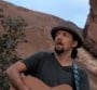 Jason Mraz dans le clip "93 Million Miles"
