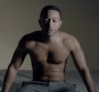 Après Justin Bieber, les fesses de John Legend