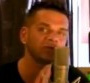 Keen'V chante sa copine Valérie en piano/voix