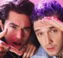 Lauv et Conan Gray dénoncent le culte du "Fake" dans le clip de leur duo