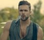 Lawson fait évoluer son univers avec B.o.B dans le clip "Brokenhearted"