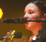 Jain met le feu avec son tube "Come" en live