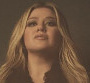 Kelly Clarkson de retour avec deux singles