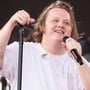 Lewis Capaldi de retour avec "Survive"